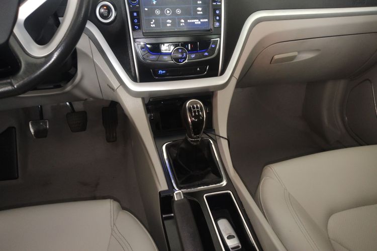 吉利汽车 帝豪 2016款 三厢 1.5L 手动豪华型中控内饰18