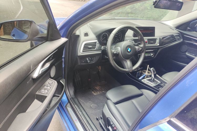 宝马1系 2020款 120i M运动套装中控内饰20