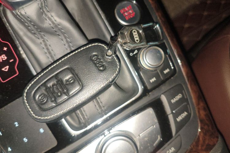 奥迪A6L 2015款 TFSI 百万纪念智领型中控内饰11