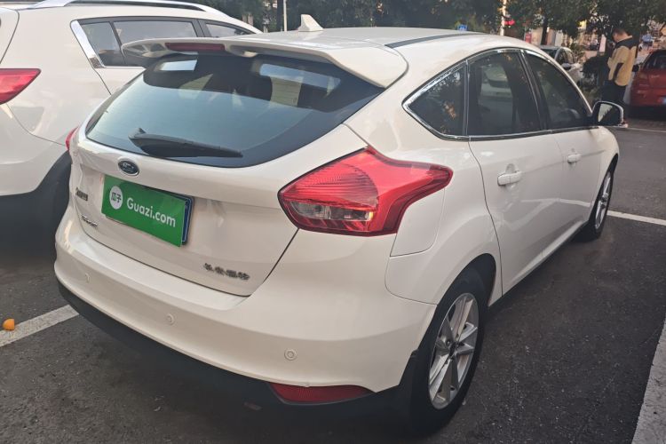 福特 福克斯 2018款 两厢经典 1.6L 自动风尚型智行版车身外观7