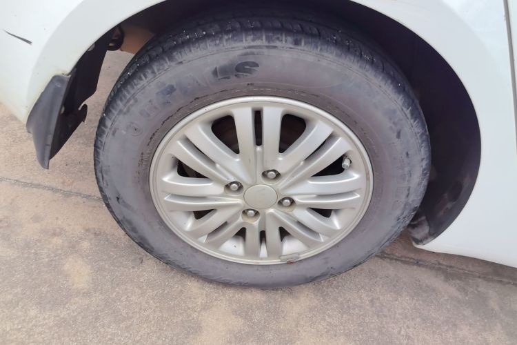 起亚K2 2012款 两厢 1.4L MT GLS车身外观6003