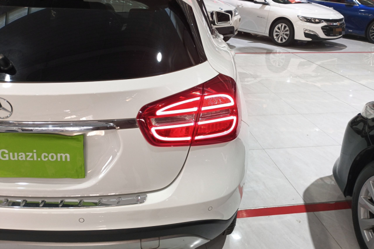 奔驰GLA 2015款 GLA 200 时尚型车身外观9