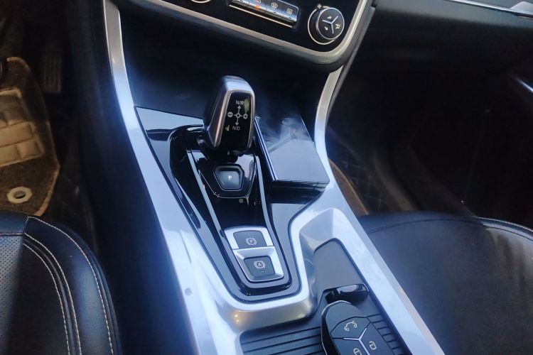 领克01 2017款 2.0T 两驱型Pro版中控内饰18