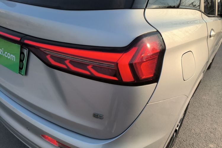 蓝电E5 2023款 1.5L DE-i 100KM臻享型 7座车身外观9