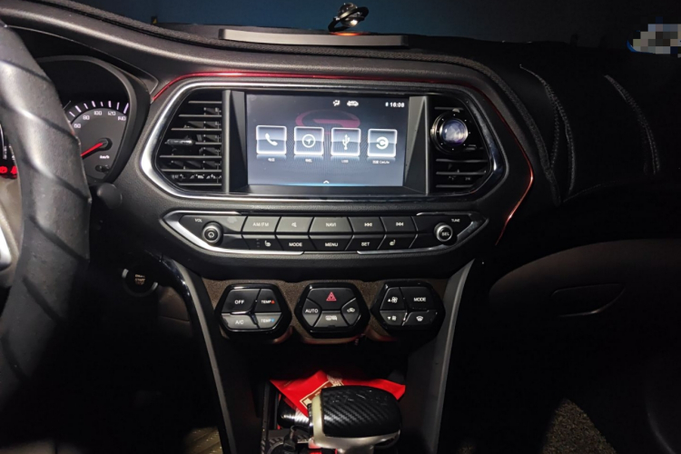 广汽传祺 传祺GS4 2017款 235T 自动两驱豪华智联版中控内饰16