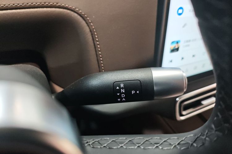 理想汽车 理想L9 2025款 Ultra 智能焕新版中控内饰18