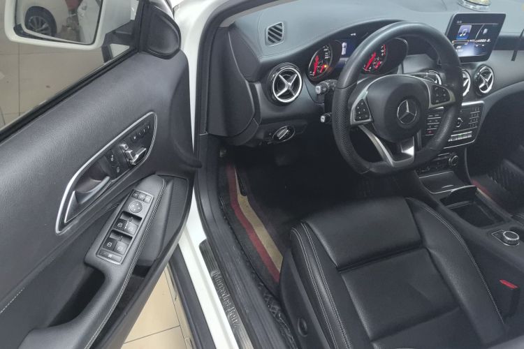 奔驰GLA 2019款 GLA 200 时尚型中控内饰7003