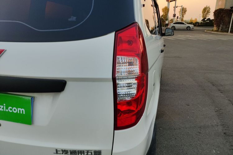 五菱汽车 五菱宏光 2020款 1.2L S基本型国VI LSI车身外观9