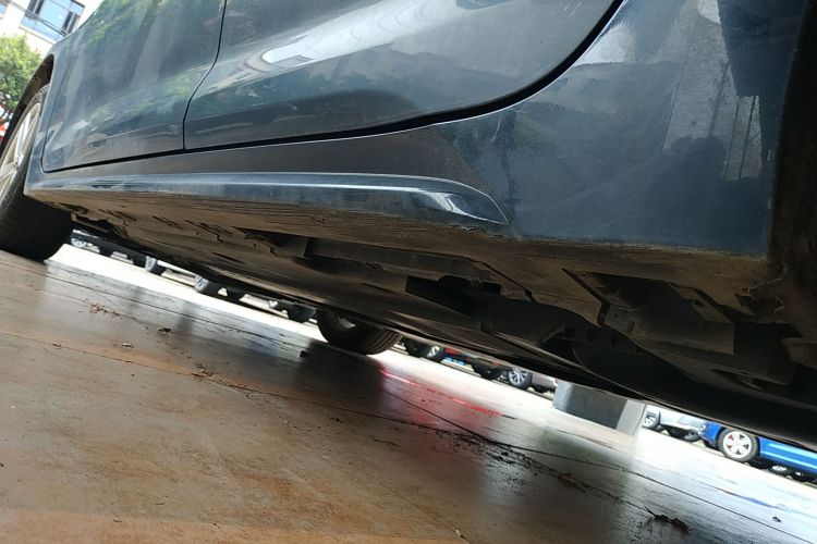 丰田 雷凌 2021款 双擎 1.8H E-CVT豪华版局部细节9002