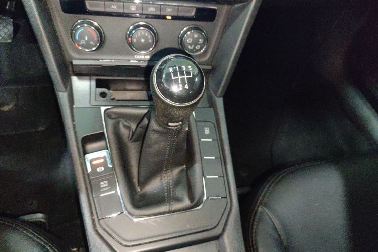 大众 凌渡 2015款 230TSI 手动风尚版中控内饰18