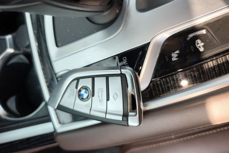 宝马7系 2019款 改款 740Li 领先型 M运动套装中控内饰11