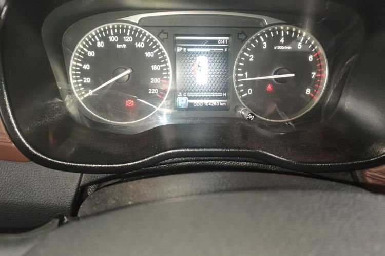 SWM斯威汽车 SWM斯威X7 2017款 1.5T 自动智享型 7座中控内饰15