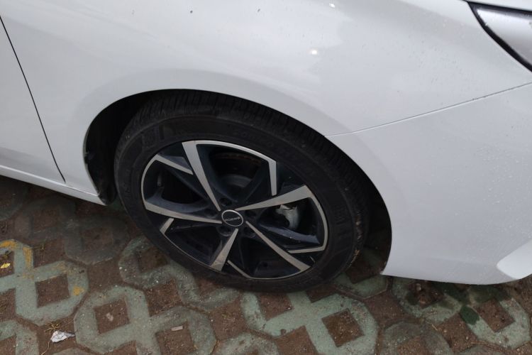 荣威i5 2023款 1.5L CVT尊荣版车身外观10