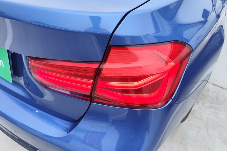 宝马3系 2019款 320i M运动套装车身外观9