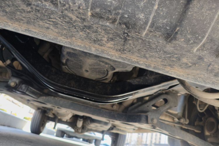 江铃福顺 2023款 2.0T 手动短轴低顶商运型多功能乘用车6座 双开尾门局部细节9008