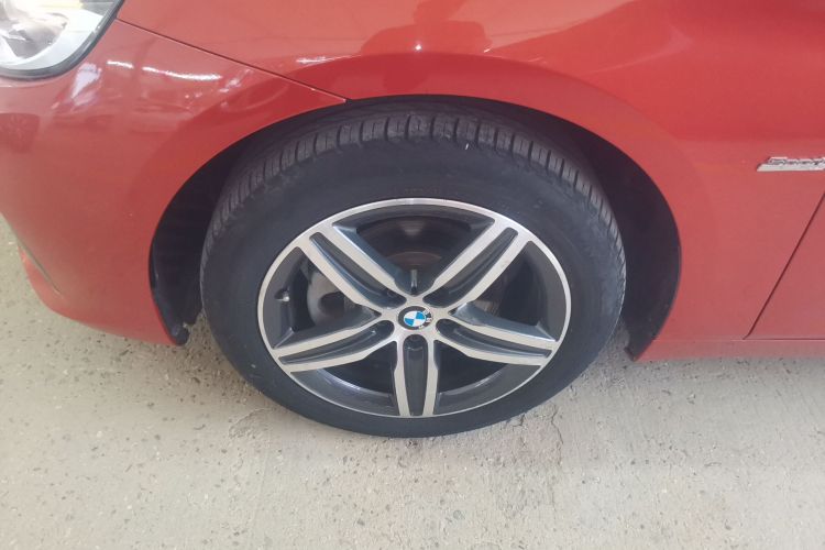 宝马2系旅行车 2016款 218i 运动设计套装车身外观35