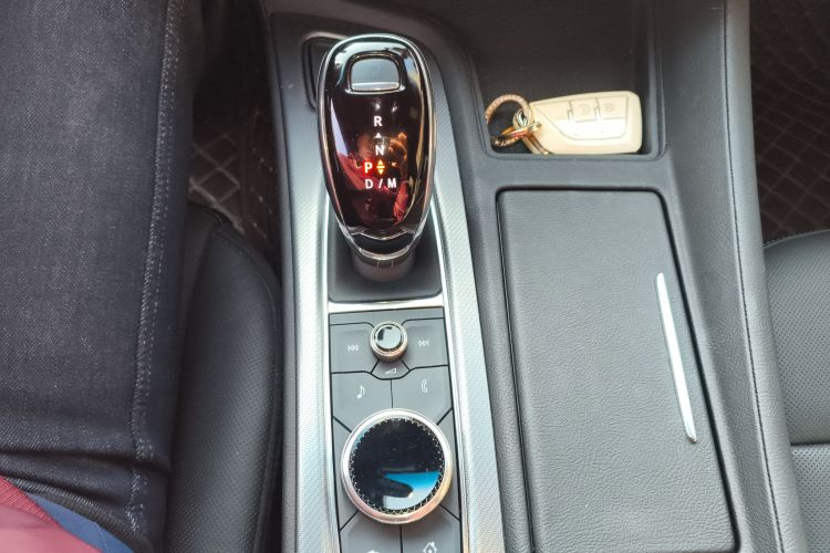 凯迪拉克CT5 2022款 28T 尊贵型中控内饰18