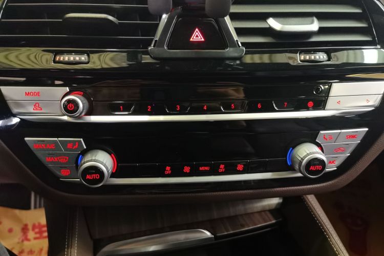 宝马5系 2020款 525Li M运动套装中控内饰16