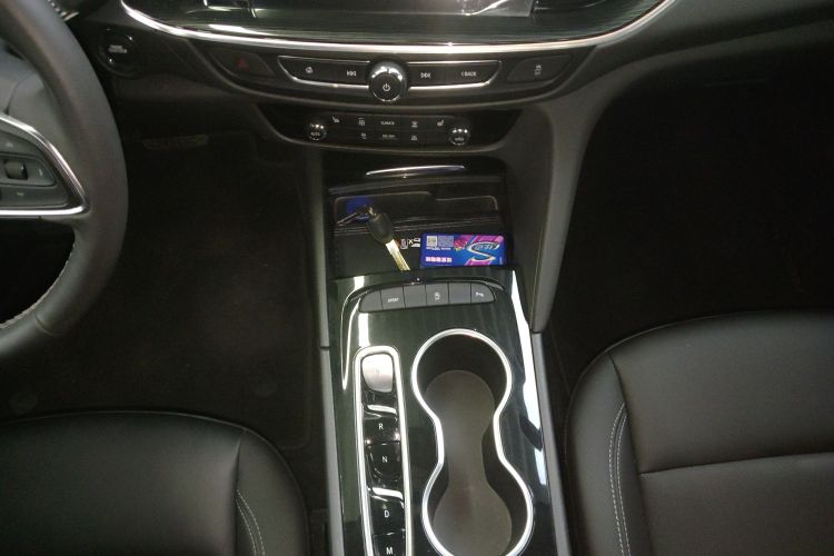 别克 君威 2024款 改款 28T 纵享版中控内饰18