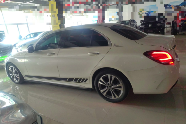 奔驰C级 2019款 C 180 L 时尚型运动版车身外观4