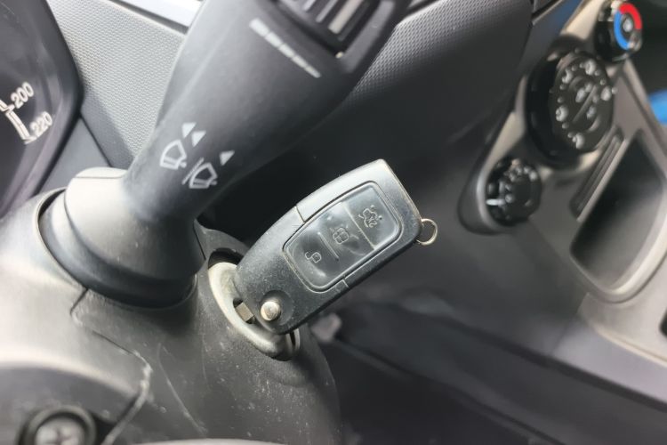 福特 嘉年华 2013款 两厢 1.5L 手动风尚型中控内饰7001