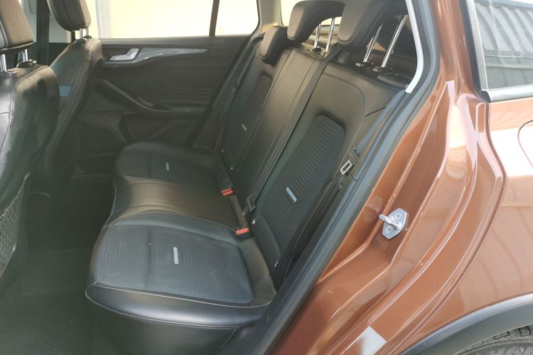 福特 福克斯 2021款 猎装版 EcoBoost 180 自动猎潮型中控内饰7004