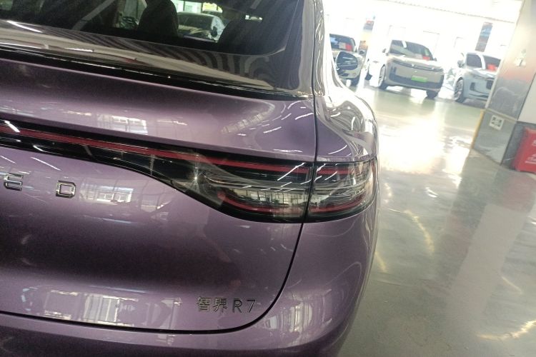 鸿蒙智行 智界R7 2025款 增程 251km Max车身外观9