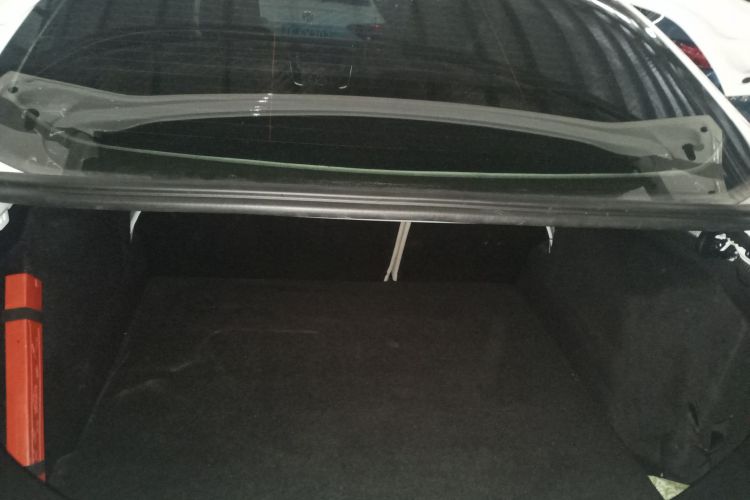 福特 福克斯 2018款 三厢经典 1.6L 自动舒适型智行版机舱底盘23