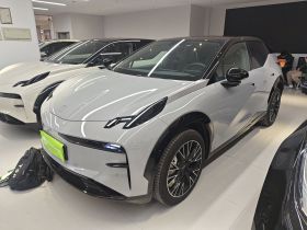 极氪X 2025款 五座四驱运动版