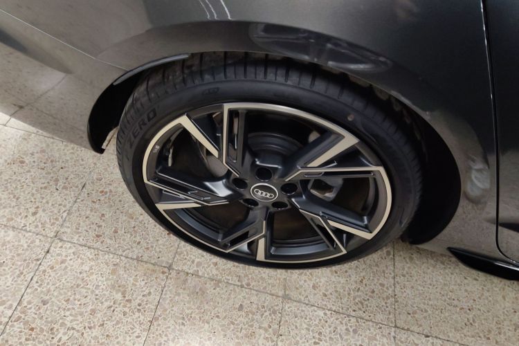 奥迪A4L 2024款 40 TFSI quattro RS套件燃速型车身外观6008