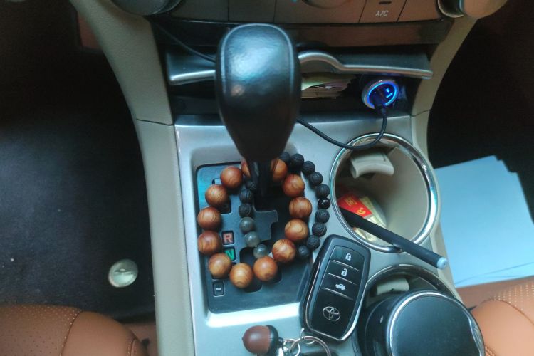 丰田 汉兰达 2013款  2.7L 两驱5座紫金版中控内饰18