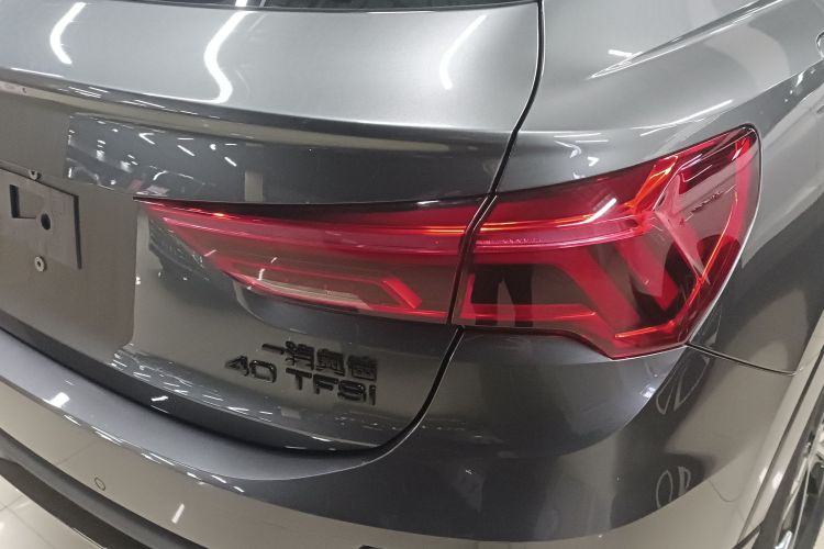 奥迪Q3 Sportback 2023款 改款 40 TFSI 时尚型车身外观9