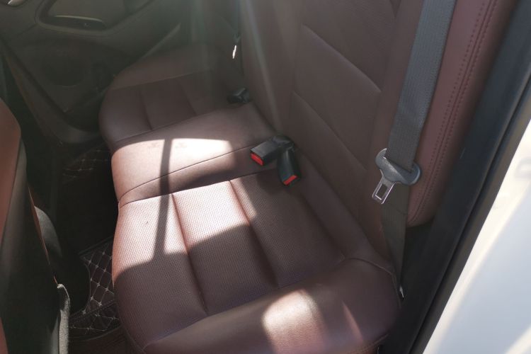 起亚K3 2016款 1.6L 手动GL中控内饰21