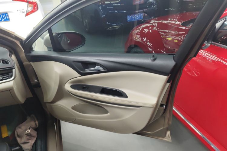 别克 威朗 2019款 三厢 15S 自动领先型中控内饰7005