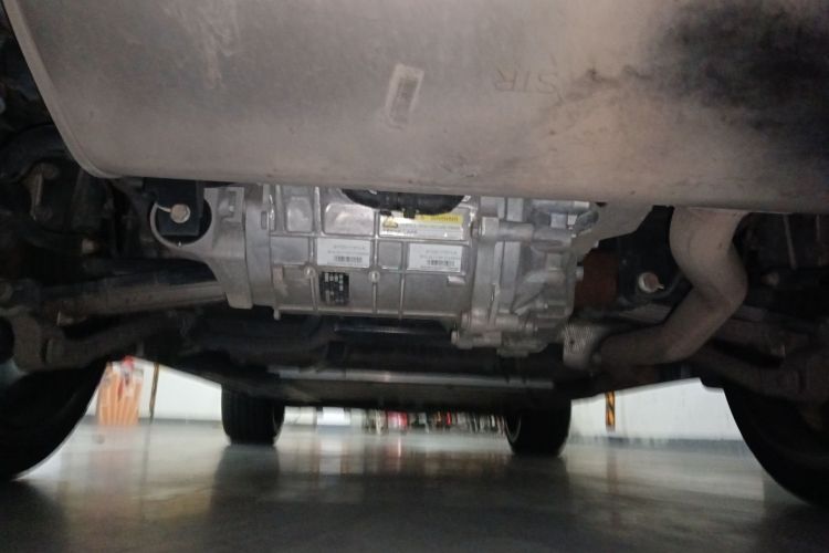 比亚迪 唐新能源 2018款 DM 2.0T 全时四驱智联创享型 7座 国V局部细节9009