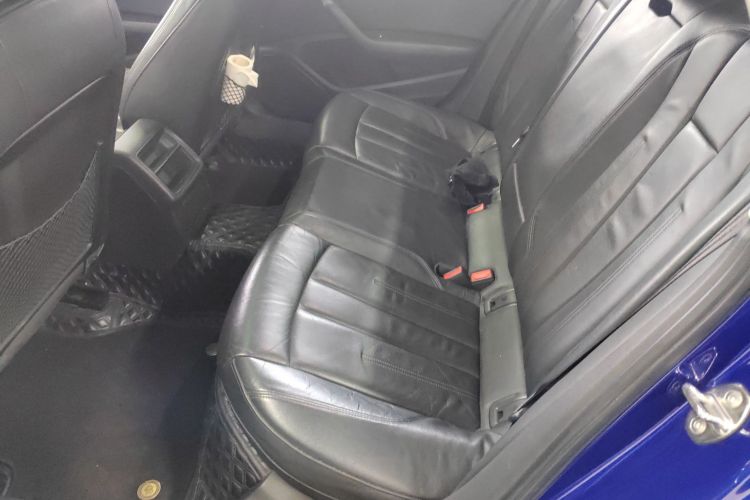 奥迪A4L 2017款 Plus 40 TFSI 进取型中控内饰7004