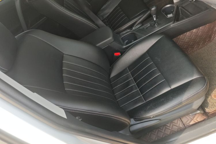 丰田 RAV4荣放 2018款 2.0L CVT两驱风尚X版局部细节41