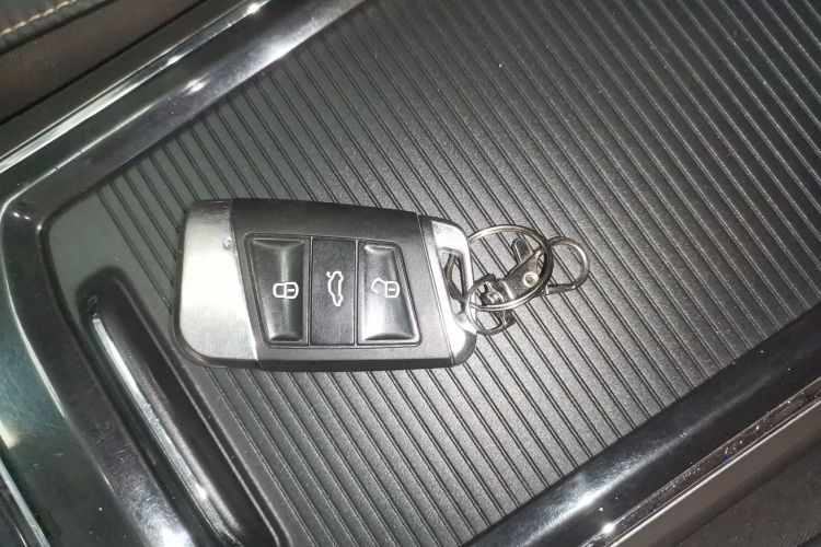 大众 帕萨特 2017款 330TSI DSG尊荣版中控内饰7001