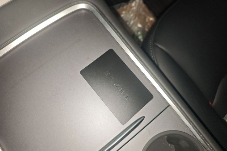 特斯拉 Model Y 2024款 后轮驱动版中控内饰11