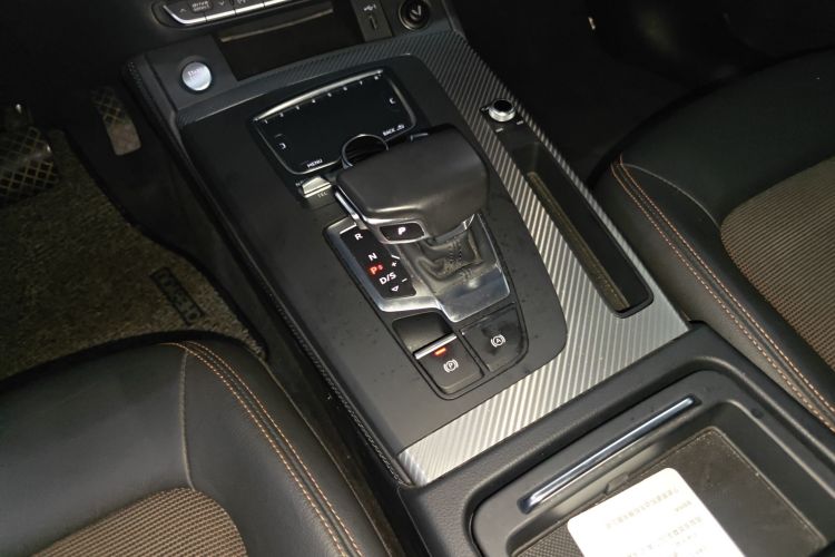 奥迪Q5L 2018款 45 TFSI 尊享时尚型 国VI中控内饰18