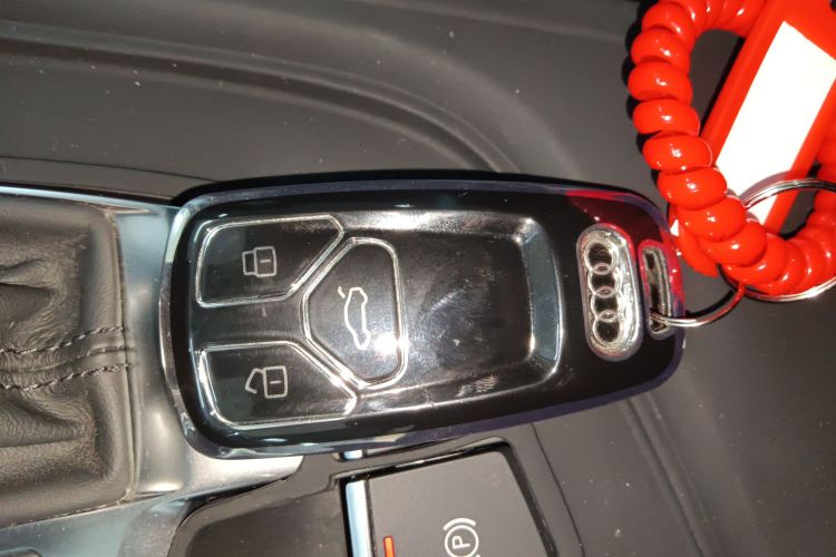 奥迪A4L 2023款 40 TFSI 豪华动感型中控内饰11