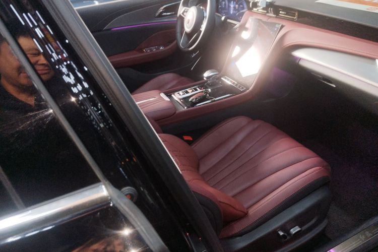 红旗H5 2024款 2.0T 自动智联旗畅版局部细节41