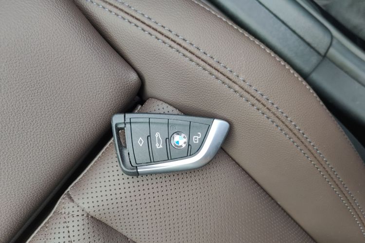 宝马3系 2025款 330Li M运动曜夜套装中控内饰11