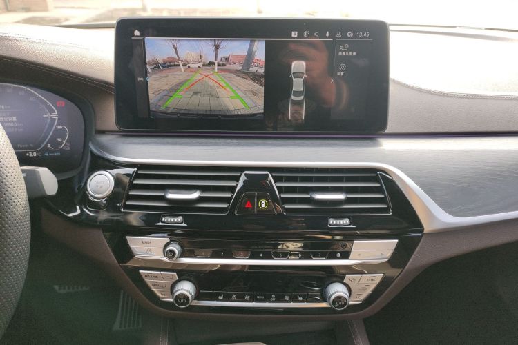 宝马5系新能源 2021款 535Le M运动套装中控内饰16