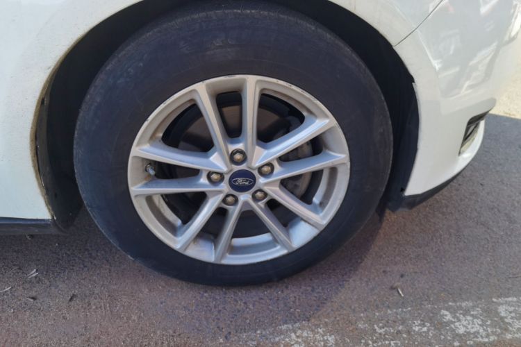 福特 福克斯 2017款 两厢 1.6L 手动风尚型智行版车身外观10