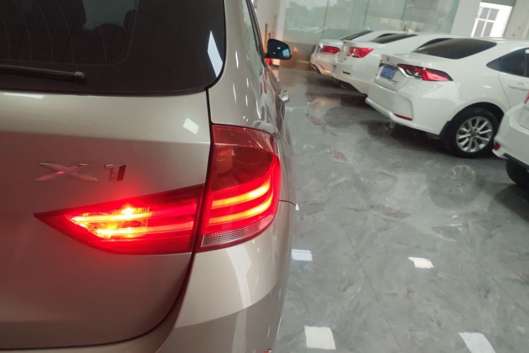 宝马X1 2013款 sDrive18i 时尚型车身外观9