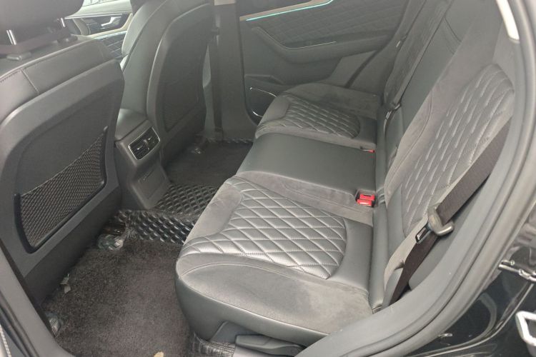 红旗HS5 2019款 2.0T 智联旗享四驱版中控内饰21