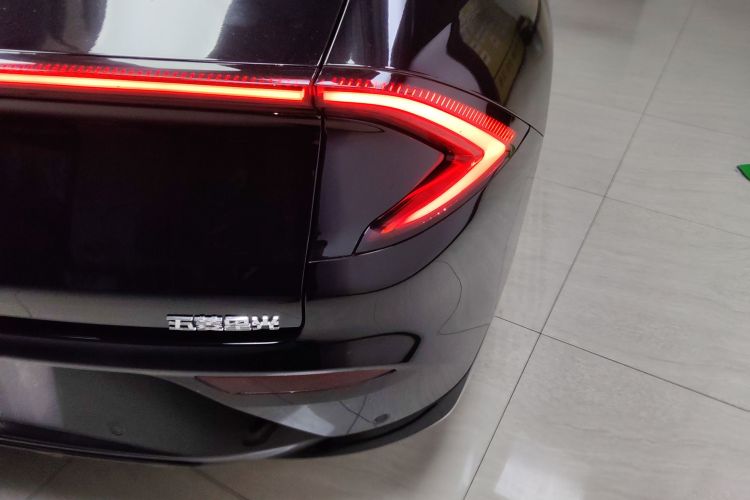 五菱汽车 五菱星光 2024款 共创版 510 进阶型车身外观9