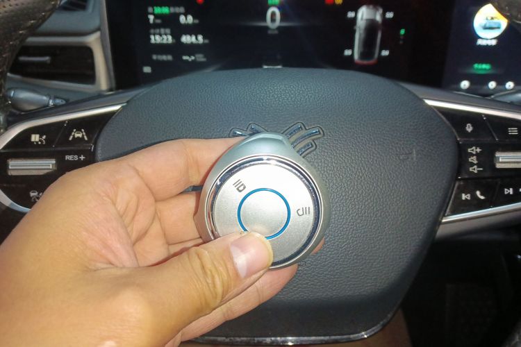 哪吒汽车 哪吒U 2021款 Pro 500 登月版中控内饰7001