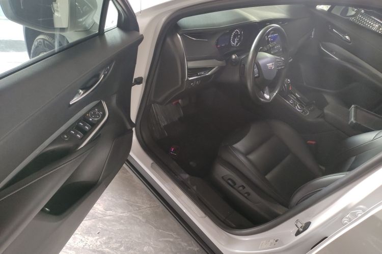 凯迪拉克XT4 2018款 28T 两驱领先型中控内饰7003